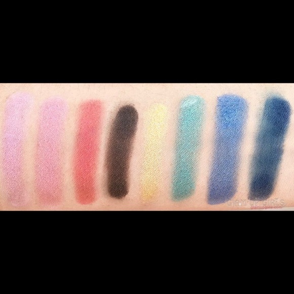 Wet n Wild Poster Child color Icon Eyeshadow Palette - Picture 2 of 6